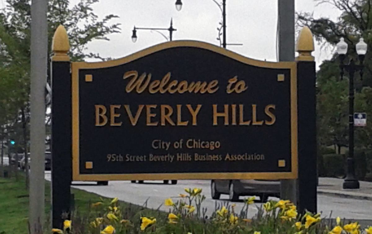 Welcome to Beverly Hills sign at 95th Street and Western Avenue in Chicago